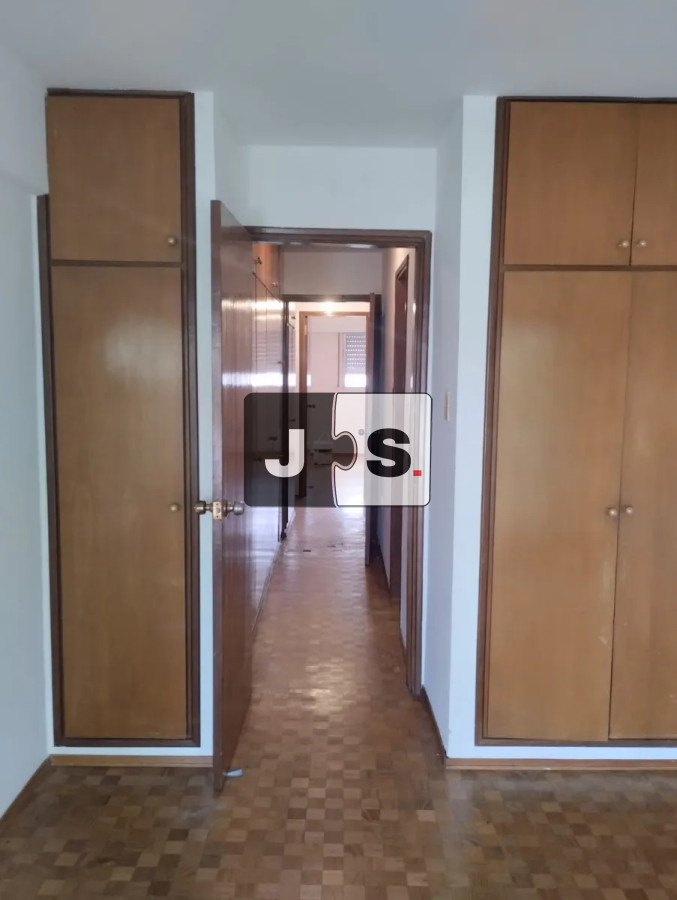 Apartamento ID.3632 - Vendo apartamento de 4 dormitorios en Punta Carretas con cochera