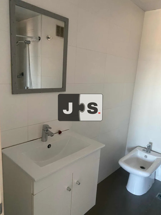 Apartamento ID.3884 - Venta Apartamento 2 Dormitorios, 1 Baño, Opción a Garage, La Blanqueada 