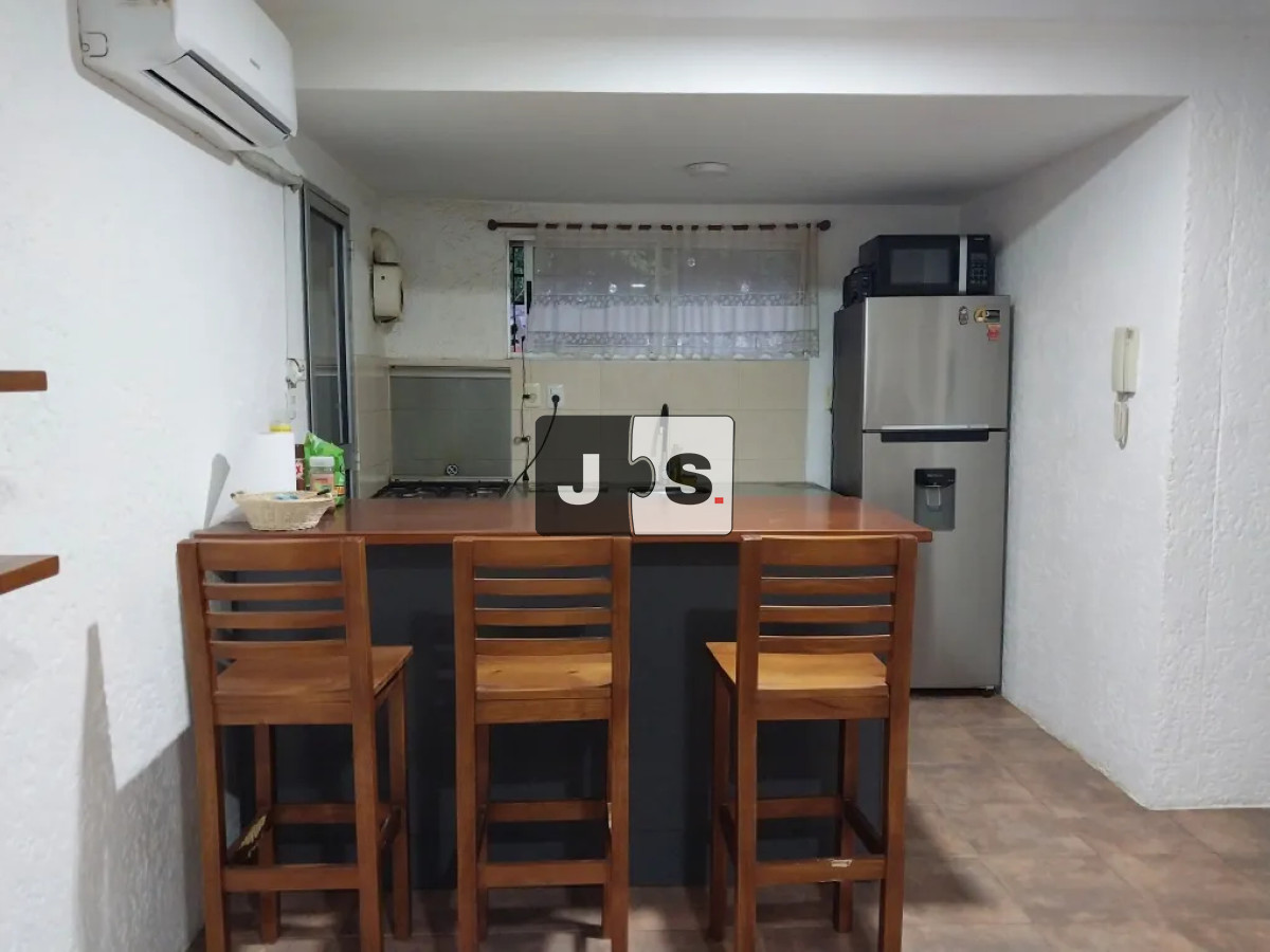 Apartamento ID.3686 - Venta apartamento 2 dormitorios con patio y fondo en Lezica 