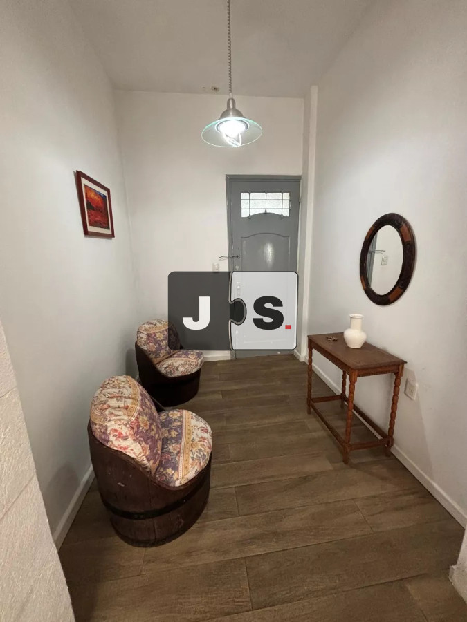 Apartamento ID.2532 - Vendo apartamento 2 dormitorios en Centro con patio y lavadero