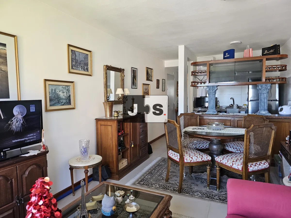 Apartamento ID.3896 - Vendo Apartamento, 1 Dormitorios, 1 Baños, Barrio Sur