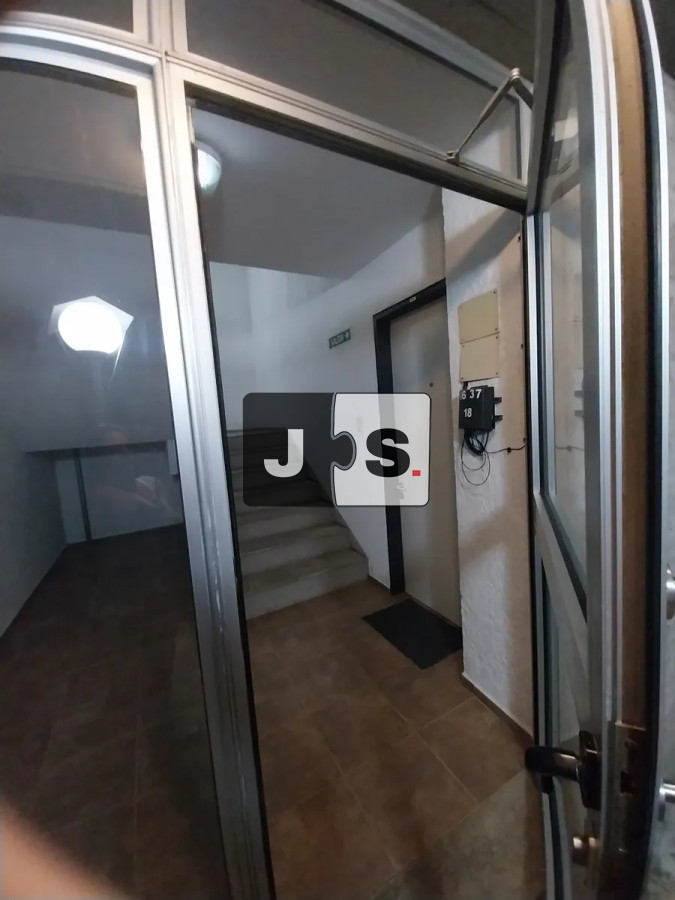 Apartamento ID.3686 - Venta apartamento 2 dormitorios con patio y fondo en Lezica 