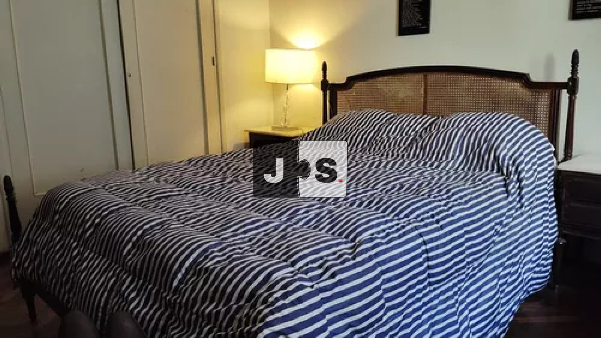 Apartamento ID.2477 - Vendo apartamento 3 dormitorios en Centro con balcón