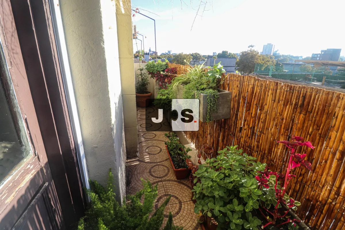 Apartamento ID.2456 - Vendo Apartamento, 4 Dormitorios, 1 Baños, Barrio Cordón 