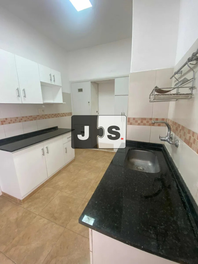 Apartamento ID.4364 - Venta Apartamento 3 dormitorios y 2 baños en Centro 