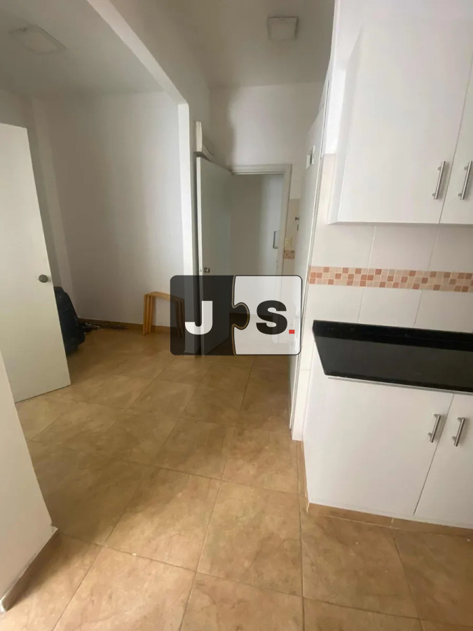 Apartamento ID.4364 - Venta Apartamento 3 dormitorios y 2 baños en Centro 