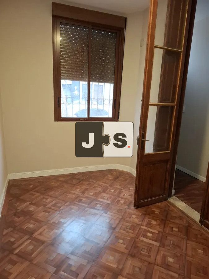 Casa ID.4444 - Venta casa 3 dormitorios y 2 baños, Gran Garaje. Barrio Cordón