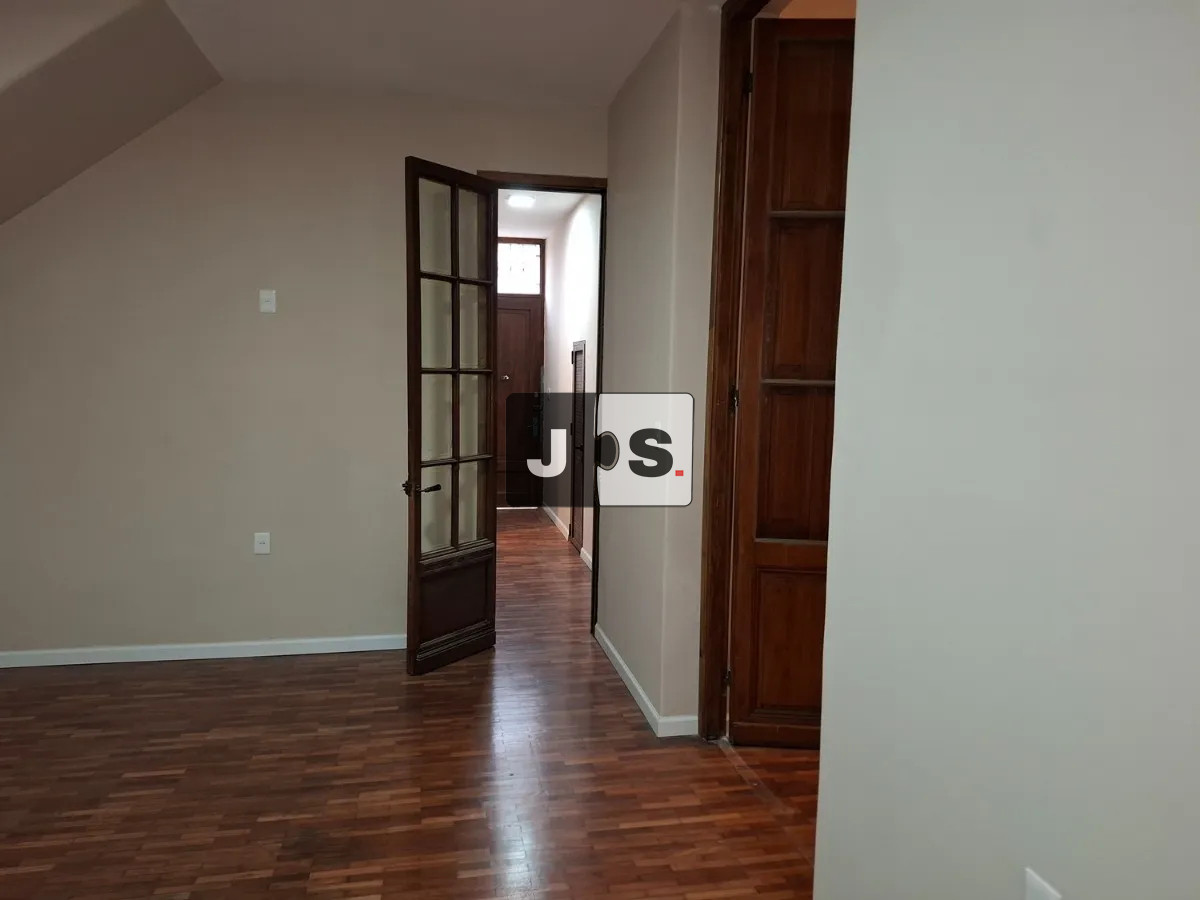 Casa ID.4444 - Venta casa 3 dormitorios y 2 baños, Gran Garaje. Barrio Cordón