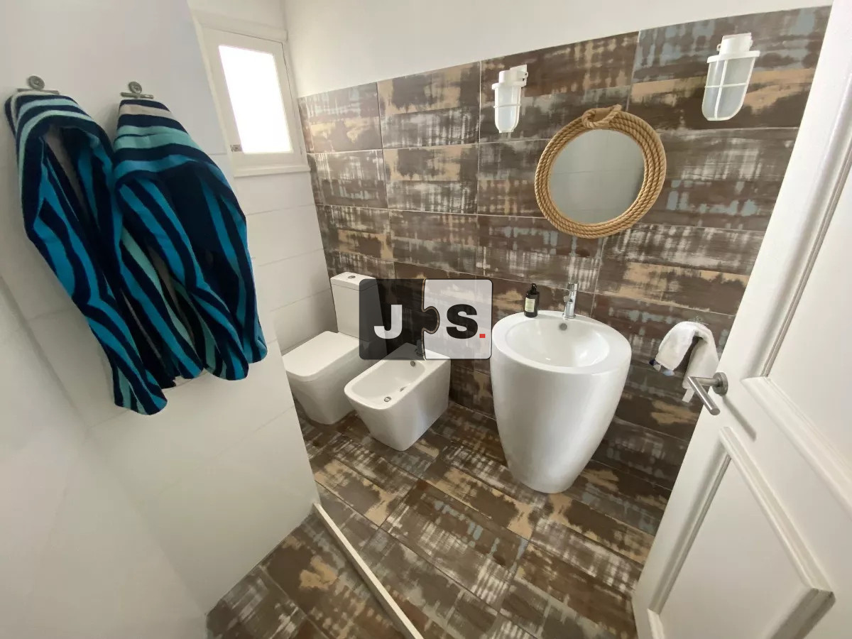 Casa ID.3117 - Vendo casa 4 dormitorios 5 baños Carrasco Sur