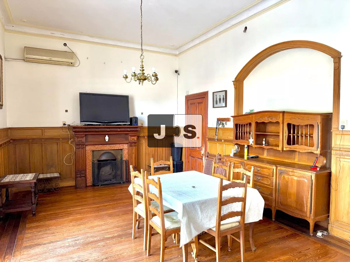 Casa ID.2787 - Vendo casa de 5 dormitorios en zona de Bella Vista 