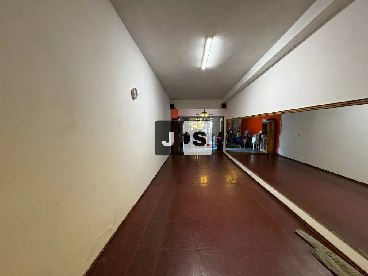 Casa ID.2684 - Vendo casa de 5 dormitorios en Punta Gorda con garage y piscina