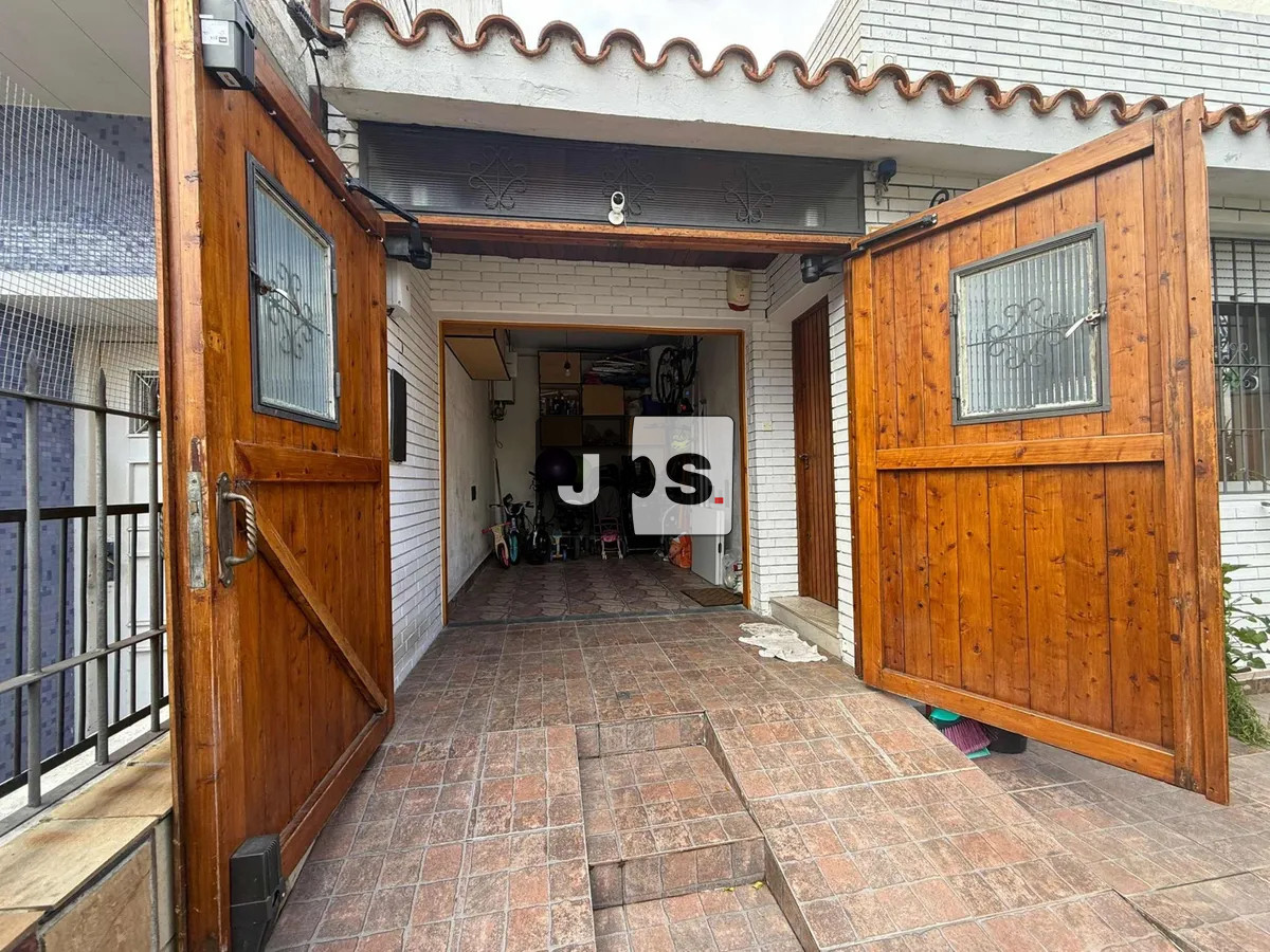 Casa ID.4239 - Vendo casa de 2 dormitorios en La Blanqueada con garaje 
