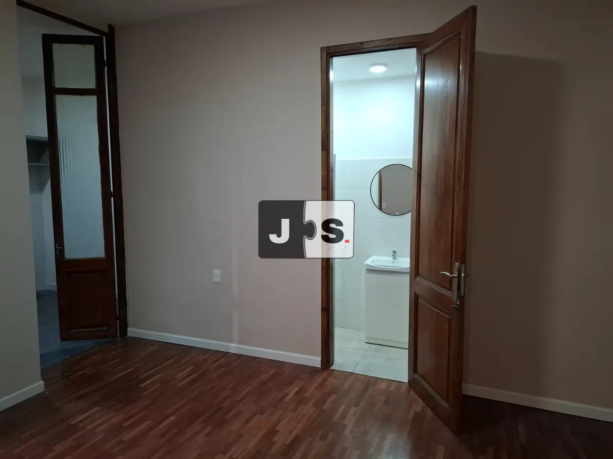 Casa ID.4444 - Venta casa 3 dormitorios y 2 baños, Gran Garaje. Barrio Cordón