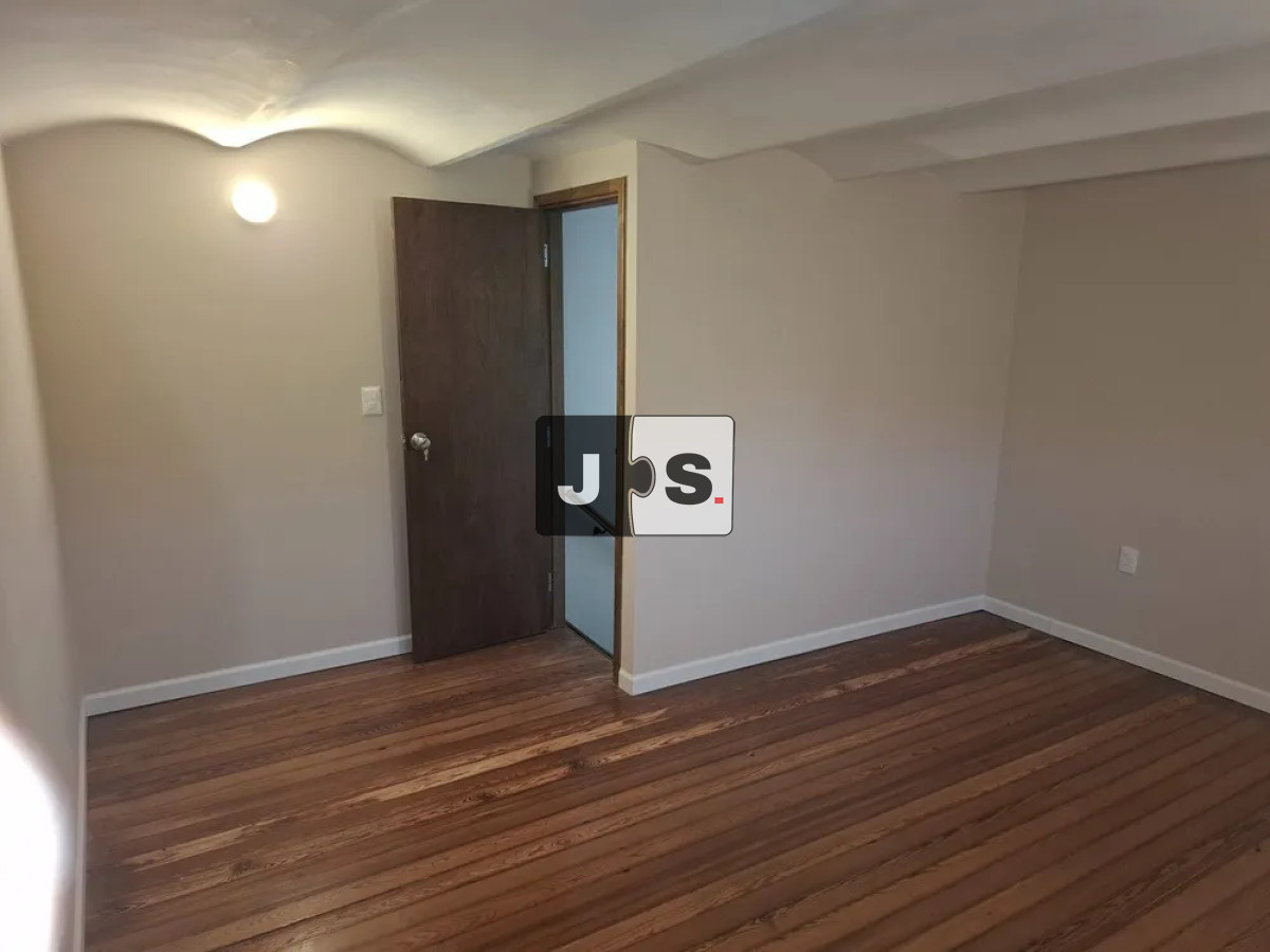 Casa ID.4444 - Venta casa 3 dormitorios y 2 baños, Gran Garaje. Barrio Cordón