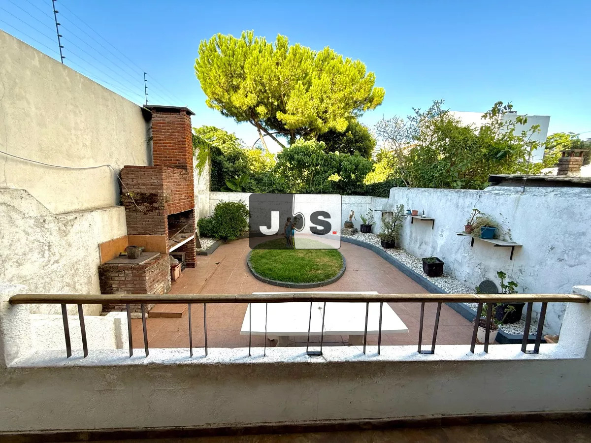 Casa ID.2787 - Vendo casa de 5 dormitorios en zona de Bella Vista 