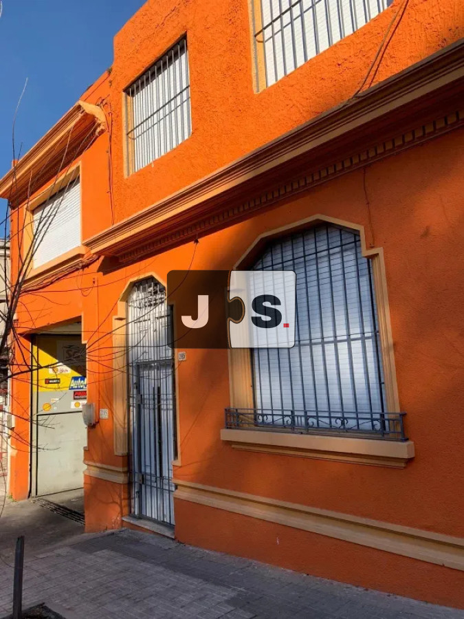 Casa ID.4397 - Vendo casa de 5 dormitorios con amplio galpón en Tres Cruces