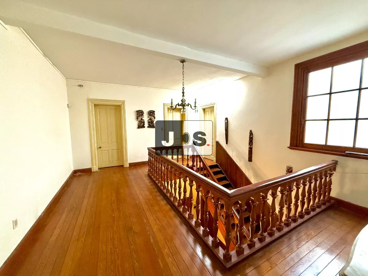 Casa ID.2787 - Vendo casa de 5 dormitorios en zona de Bella Vista 