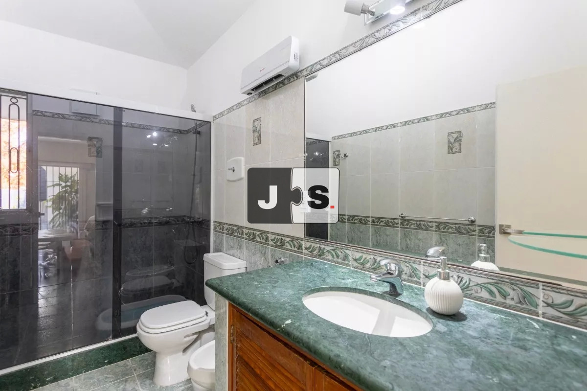 Casa ID.1009 - Vendo casa de 3 dormitorios en Punta Gorda con cochera y todas las comodidades