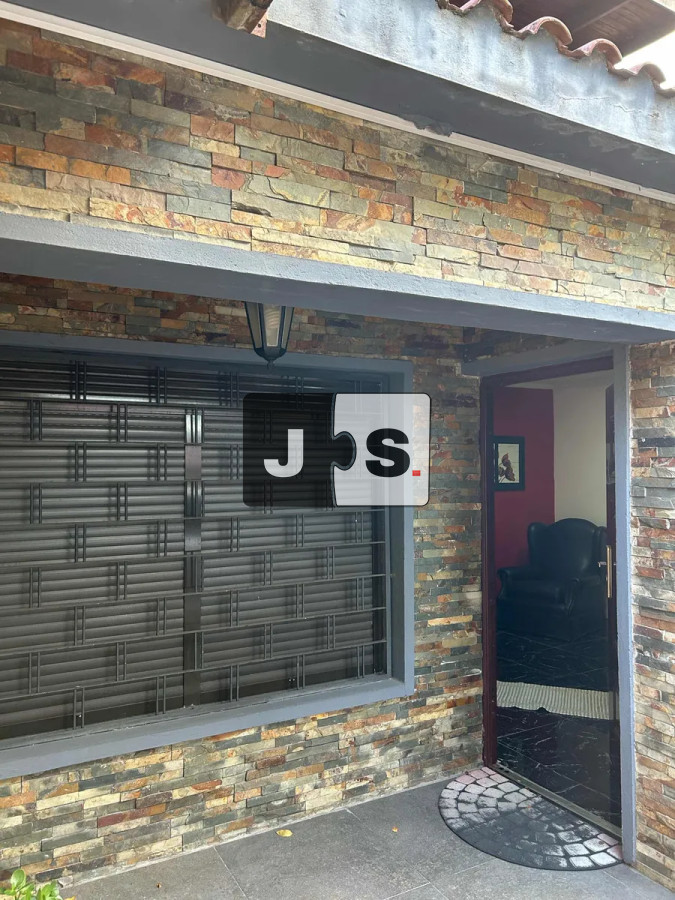 Casa ID.3650 - Vendo casa de 3 dormitorios en Pérez Castellano con garage y barbacoa