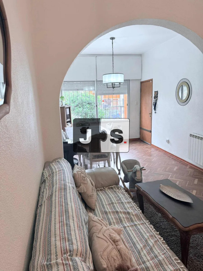 Casa ID.4239 - Vendo casa de 2 dormitorios en La Blanqueada con garaje 
