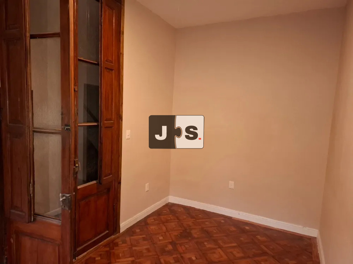 Casa ID.4444 - Venta casa 3 dormitorios y 2 baños, Gran Garaje. Barrio Cordón