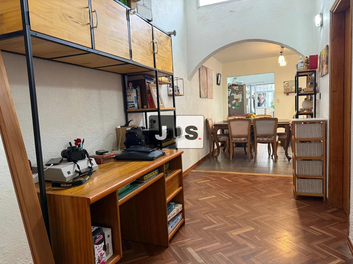 Casa ID.4239 - Vendo casa de 2 dormitorios en La Blanqueada con garaje 