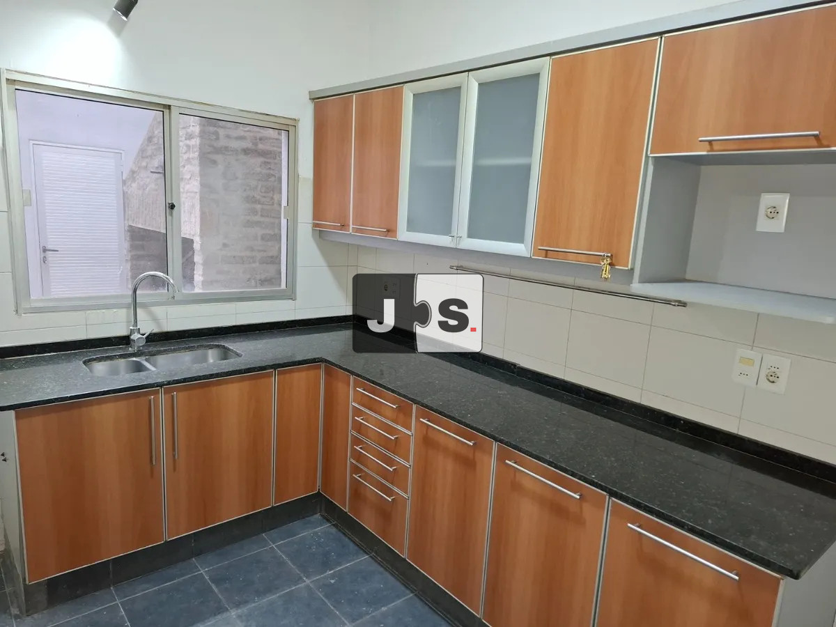 Casa ID.4444 - Venta casa 3 dormitorios y 2 baños, Gran Garaje. Barrio Cordón