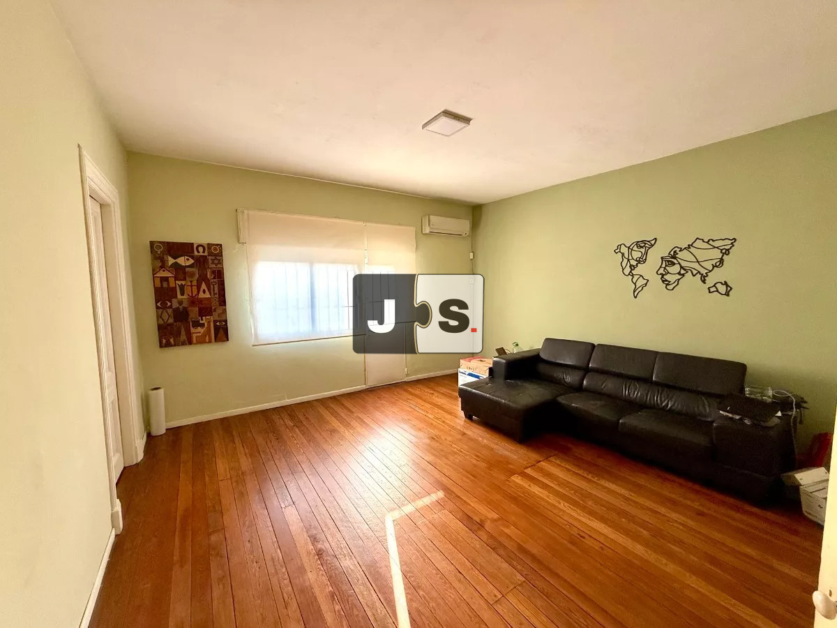 Casa ID.2787 - Vendo casa de 5 dormitorios en zona de Bella Vista 