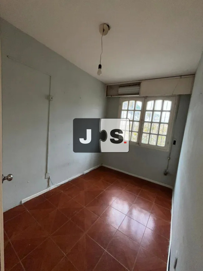 Casa ID.4397 - Vendo casa de 5 dormitorios con amplio galpón en Tres Cruces