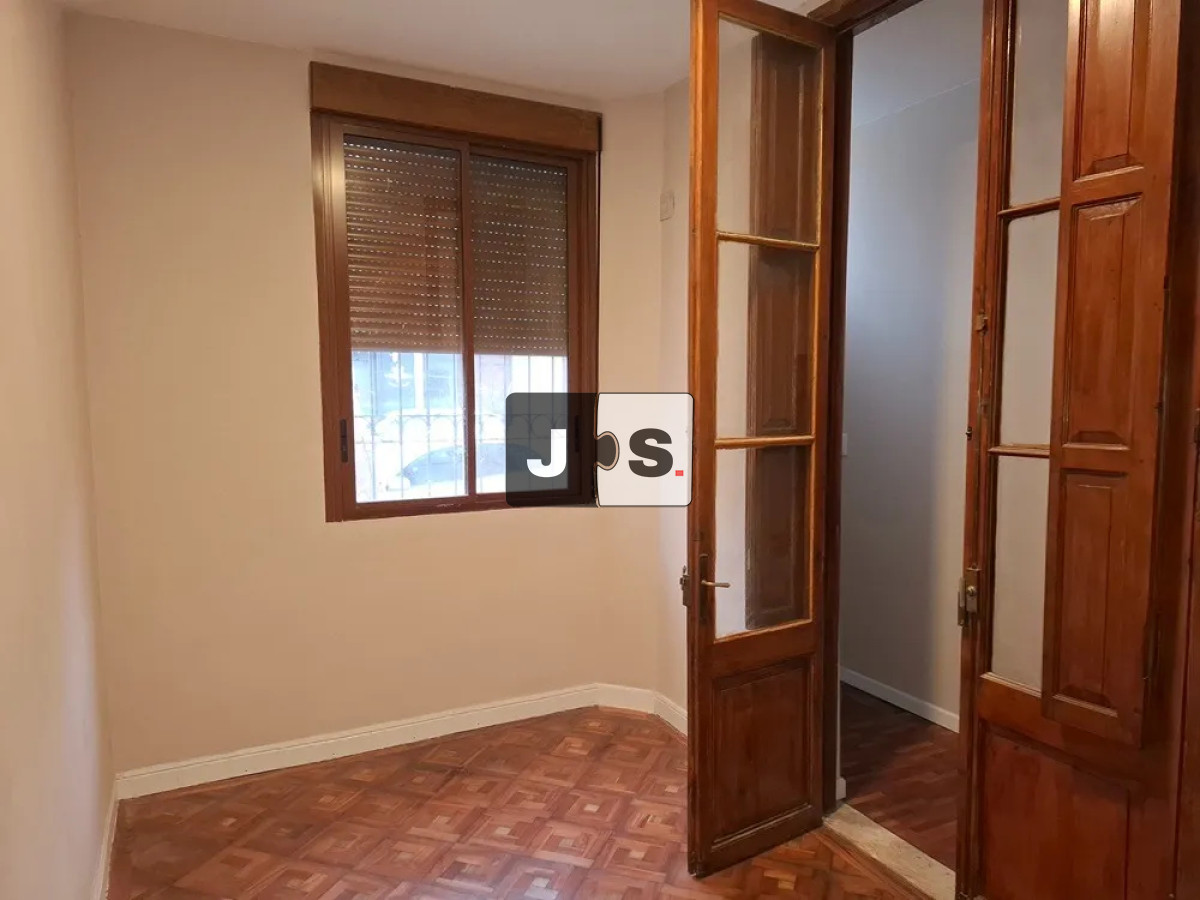 Casa ID.4444 - Venta casa 3 dormitorios y 2 baños, Gran Garaje. Barrio Cordón