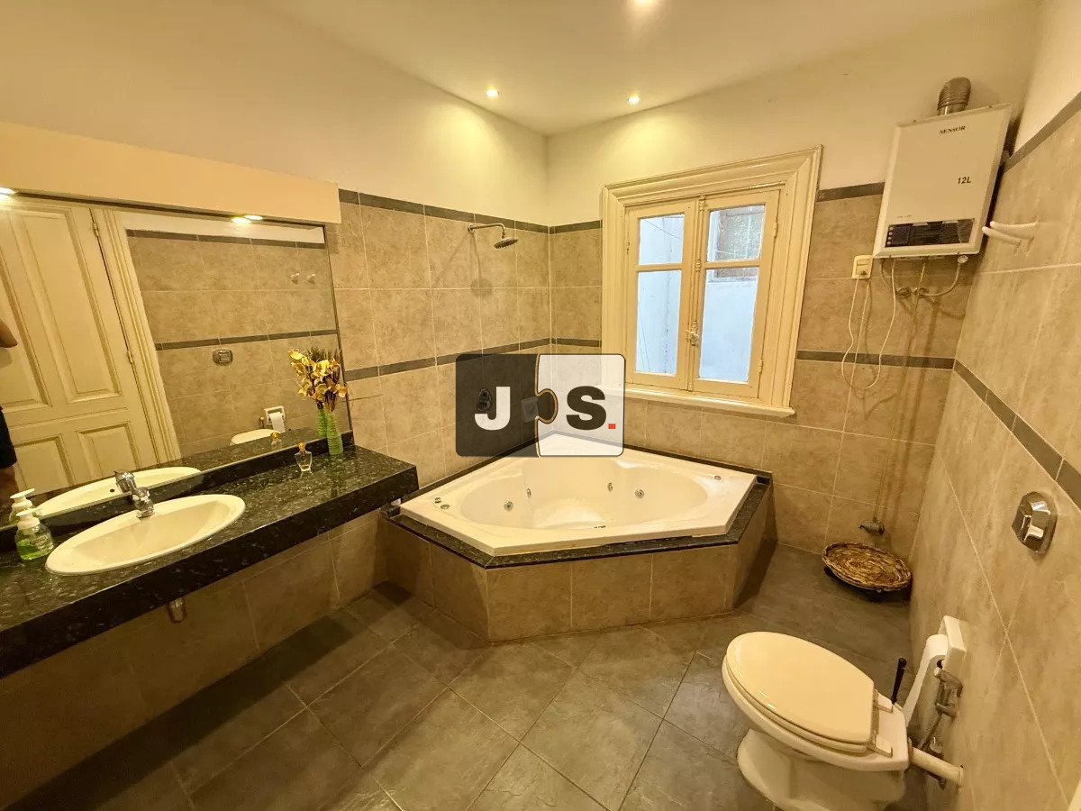 Casa ID.2787 - Vendo casa de 5 dormitorios en zona de Bella Vista 