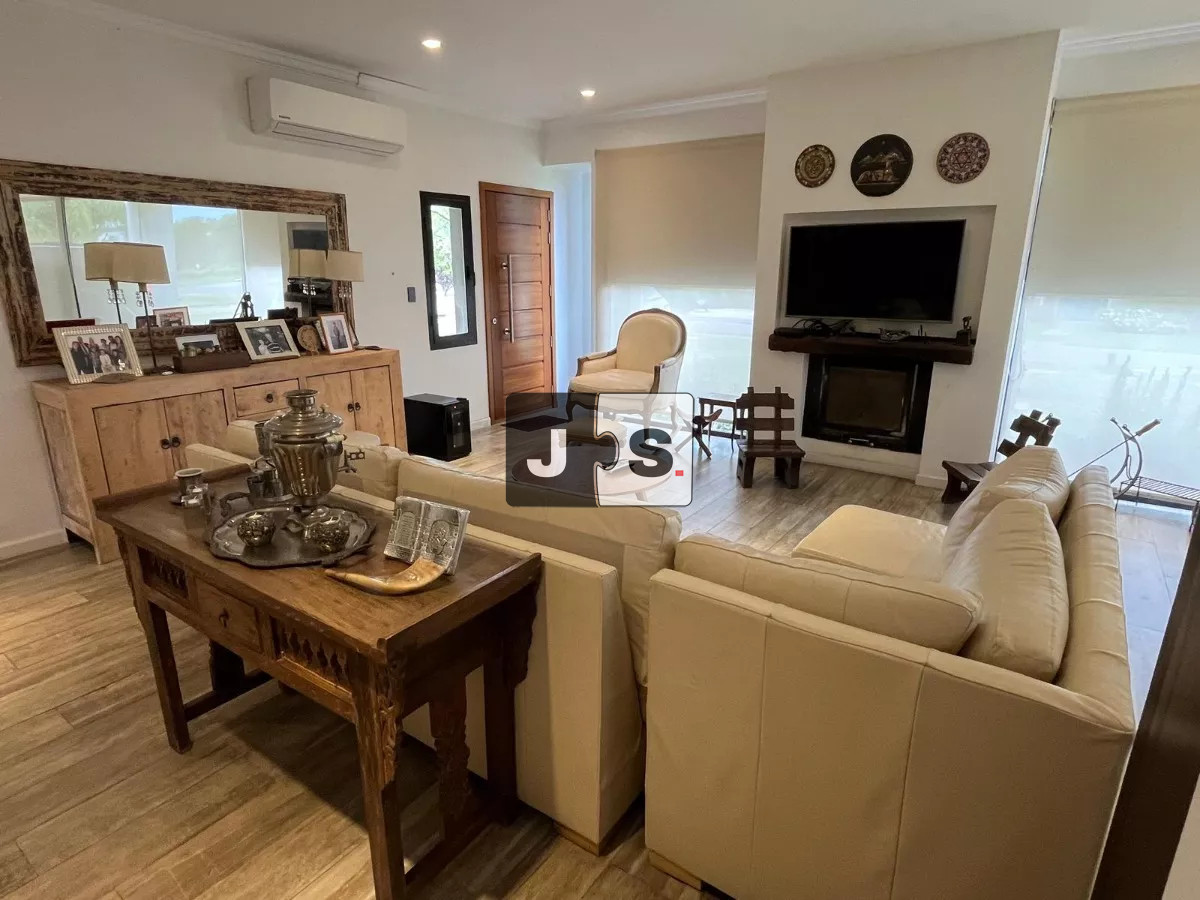 Casa ID.2113 - Venta casa 4 dormitorios Viñedos de La Tahona