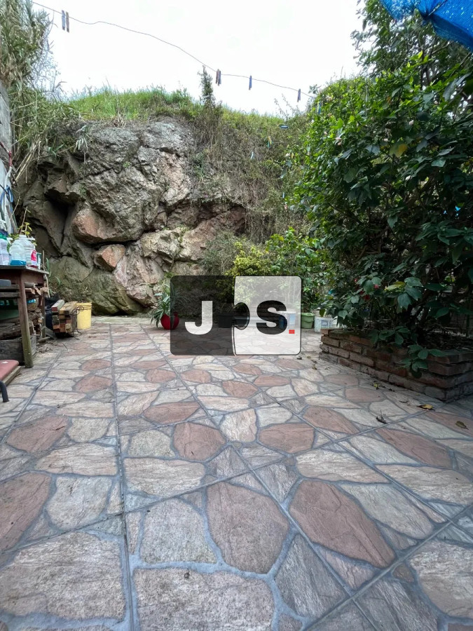 Casa ID.3643 - Vendo padrón con dos casas en Malvín con amplia cochera y patio