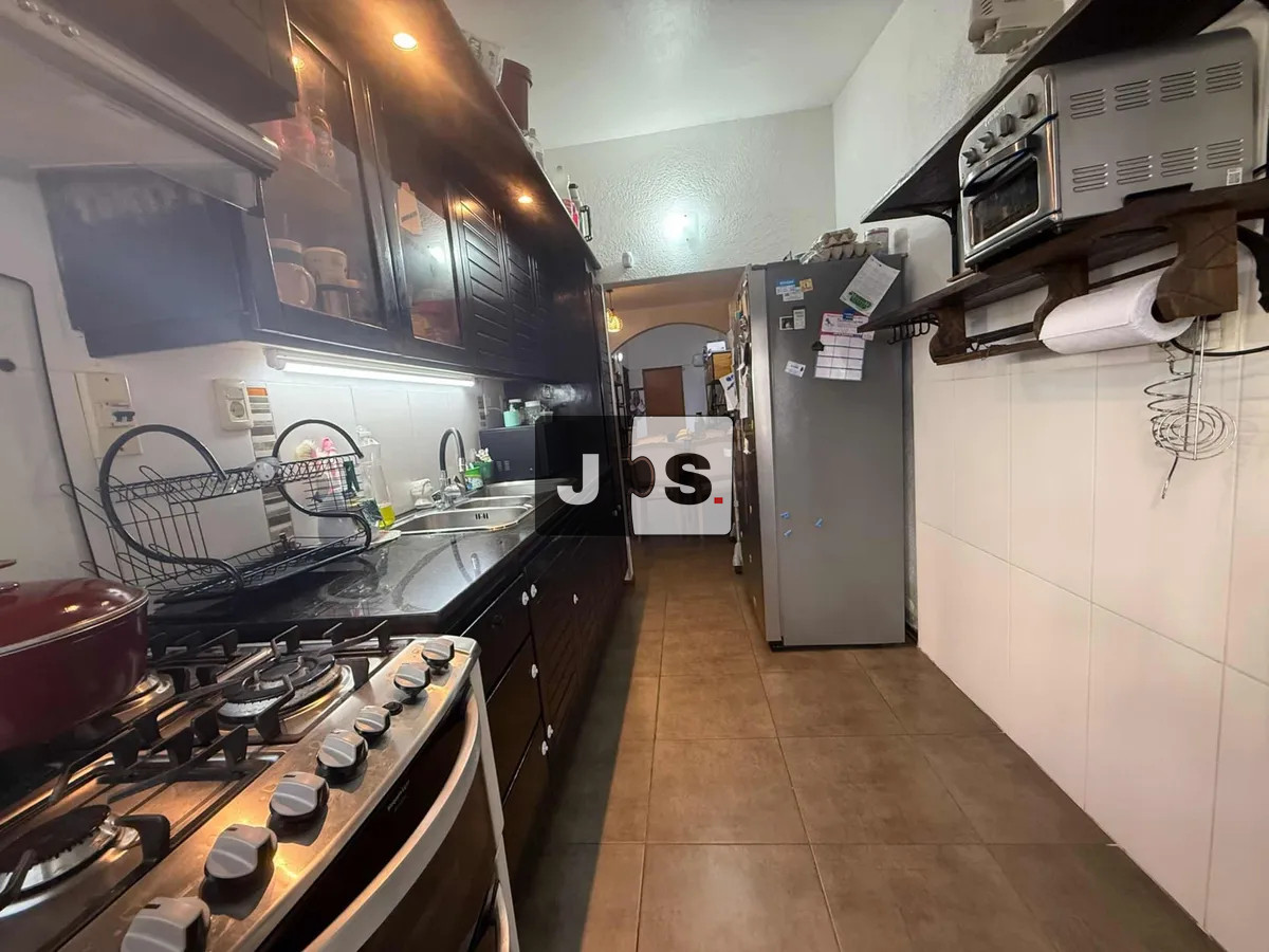 Casa ID.4239 - Vendo casa de 2 dormitorios en La Blanqueada con garaje 