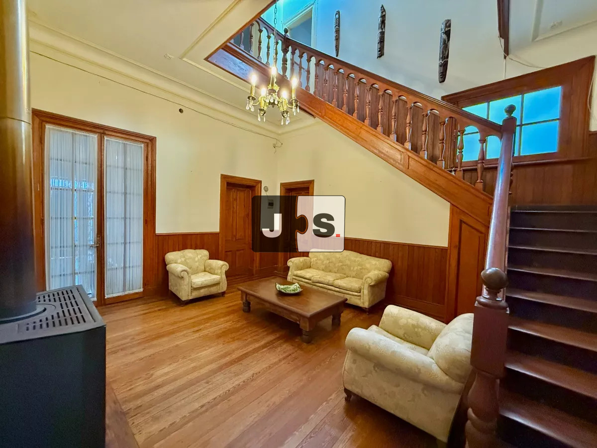 Casa ID.2787 - Vendo casa de 5 dormitorios en zona de Bella Vista 