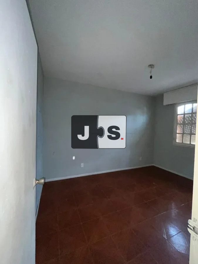 Casa ID.4397 - Vendo casa de 5 dormitorios con amplio galpón en Tres Cruces