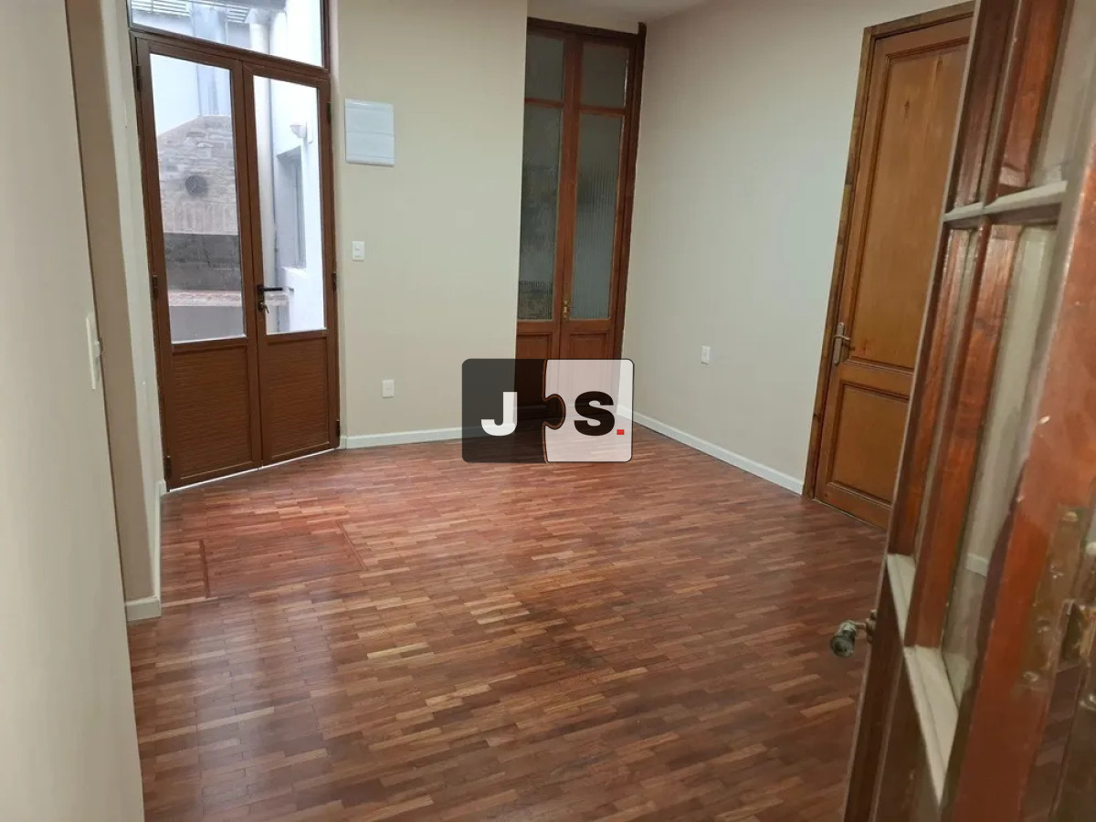 Casa ID.4444 - Venta casa 3 dormitorios y 2 baños, Gran Garaje. Barrio Cordón
