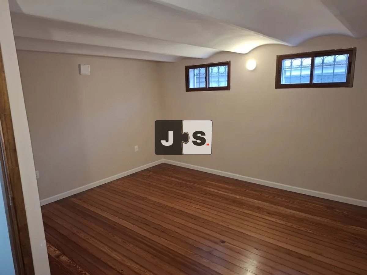 Casa ID.4444 - Venta casa 3 dormitorios y 2 baños, Gran Garaje. Barrio Cordón
