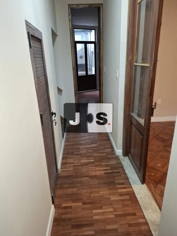 Casa ID.4444 - Venta casa 3 dormitorios y 2 baños, Gran Garaje. Barrio Cordón