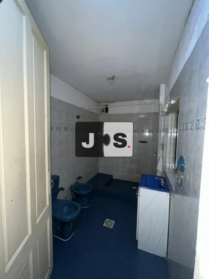Casa ID.4397 - Vendo casa de 5 dormitorios con amplio galpón en Tres Cruces