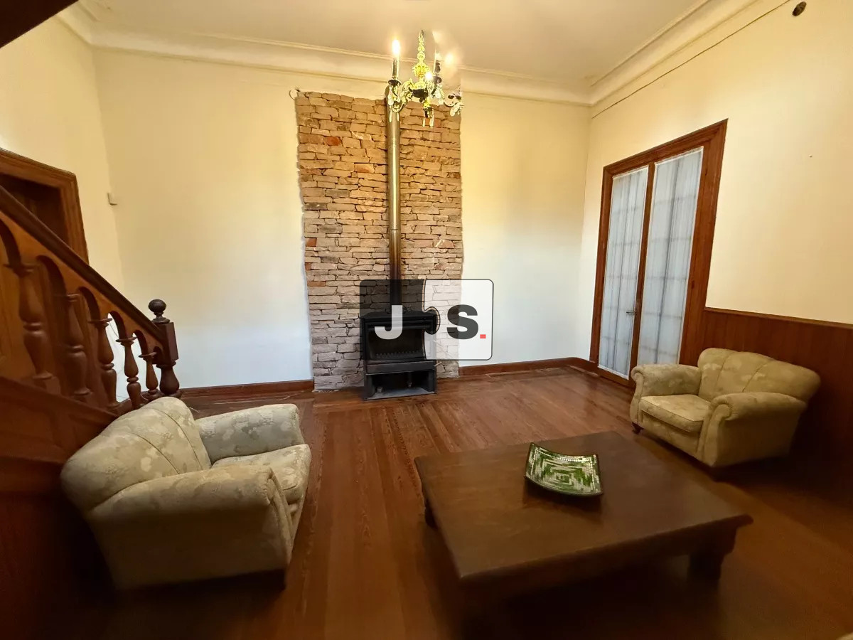 Casa ID.2787 - Vendo casa de 5 dormitorios en zona de Bella Vista 