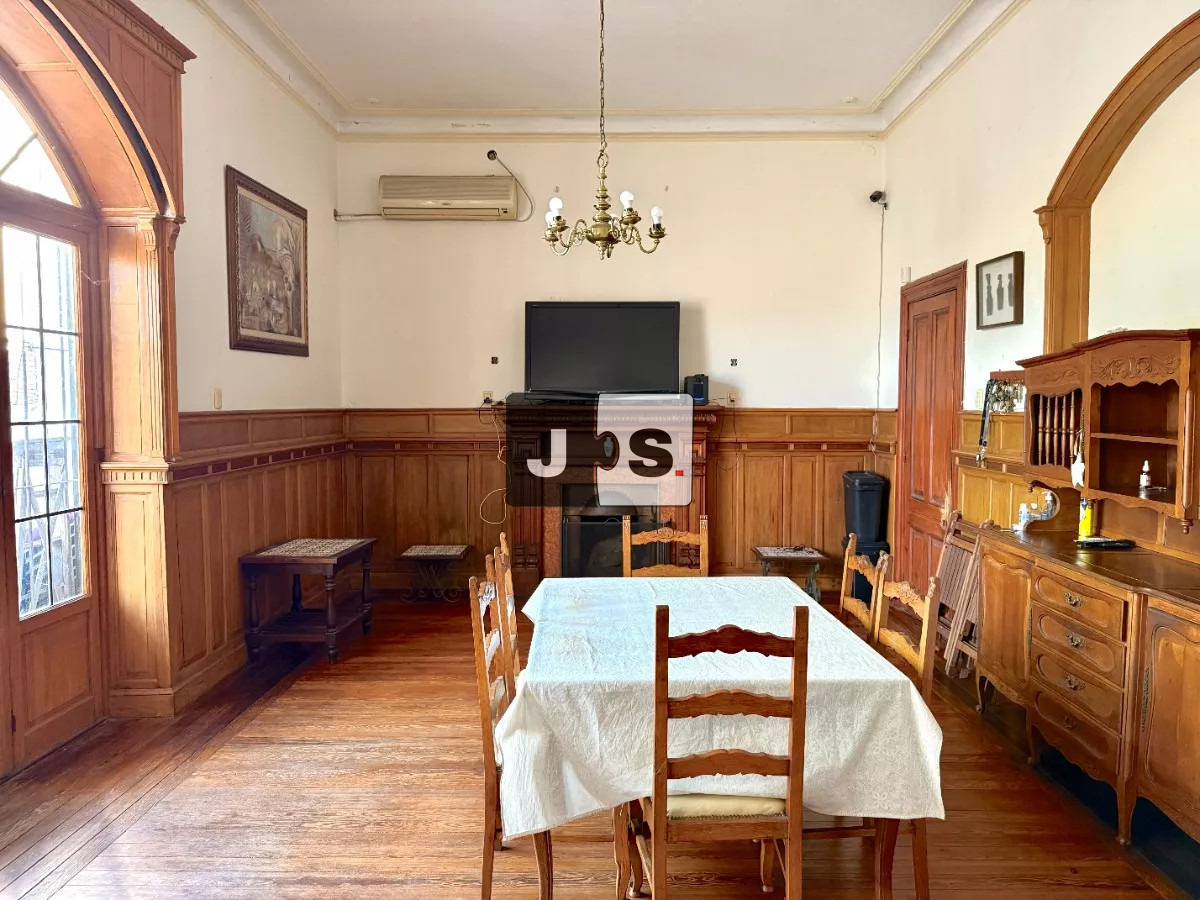 Casa ID.2787 - Vendo casa de 5 dormitorios en zona de Bella Vista 
