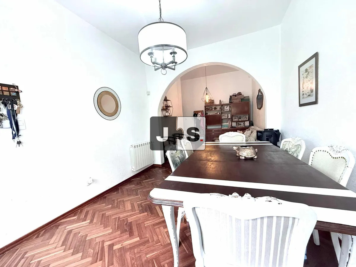 Casa ID.4239 - Vendo casa de 2 dormitorios en La Blanqueada con garaje 