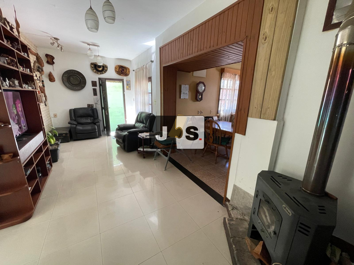 Casa ID.3236 - Venta Casa 3 Dormitorios, 2 baños, Piscina y Barbacoa, Garaje, La Blanqueada 