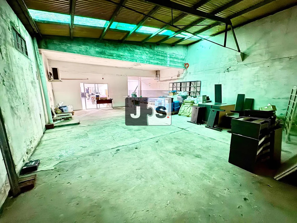 Casa ID.3735 - Vendo Casa mas Oficina, 4 Habitaciones , 4 Baños, Barrio Jacinto Vera