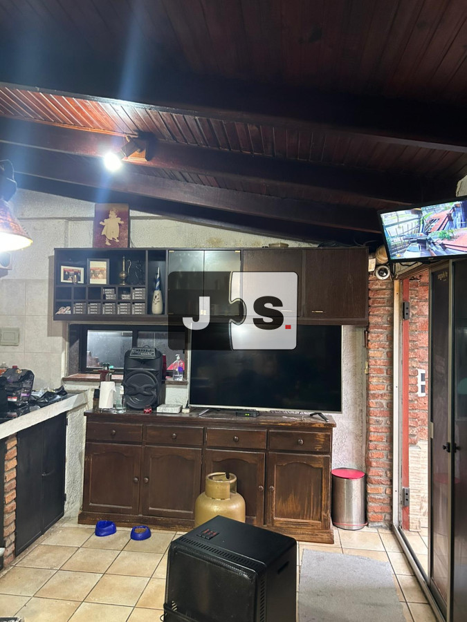 Casa ID.3650 - Vendo casa 3 dormitorios en Pérez Castellano con garage y barbacoa!