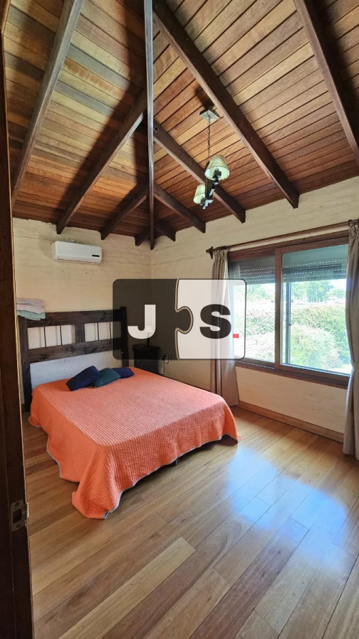 Casa ID.3031 - Venta Casa 2 plantas, 6 Dormitorios, 5 Baños, 5 Cocheras, Piscina, espacio verde, Barbacoa, Malvín Sur  