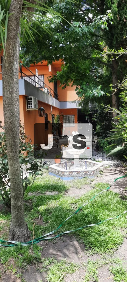 Casa ID.2540 - Vendo casa 8 dormitorios Pocitos
