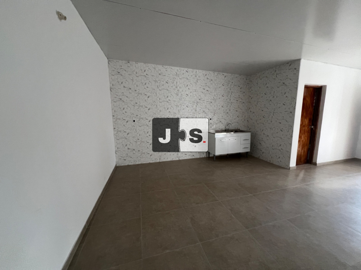 Casa ID.3361 - Alquiler Apartamento tipo casa 2 Dormitorios, patio, Ituzaingó