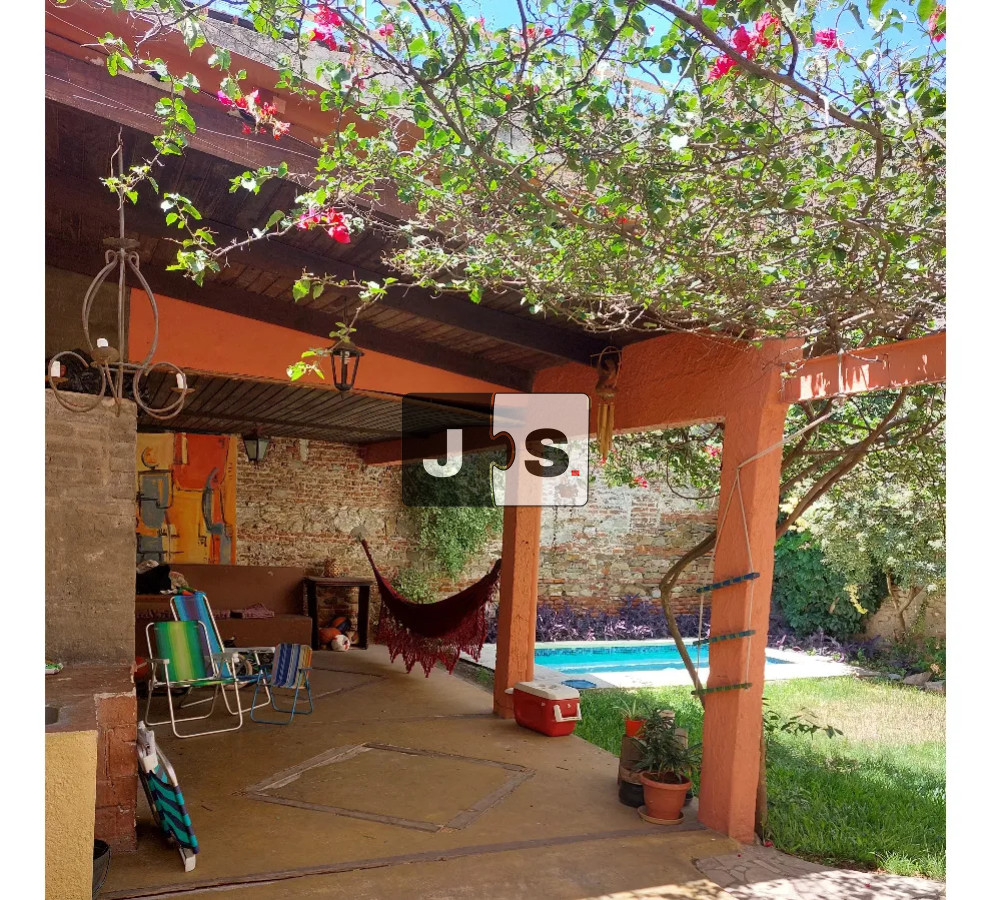 Casa ID.3703 - Vendo Casa, 3 Dormitorios, 2 Baños, Garage, Piscina,  Barrio Cordón Sur